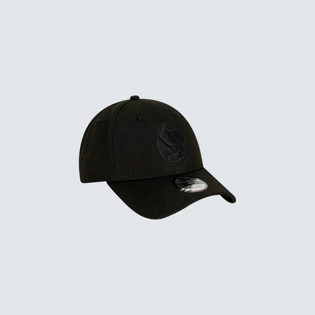 model wears Collingwood Magpies 9FORTY A-Frame Snapback Black Caps Black - image 2