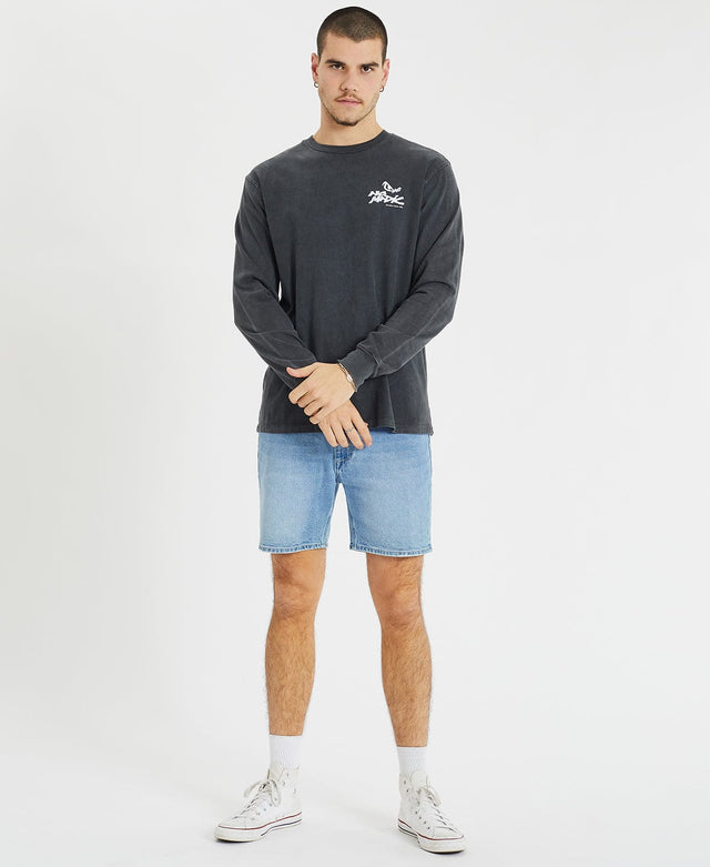 model wears Souvenir Long Sleeve Tee Pigment Asphalt Longsleeve T-Shirts Grey - image 3