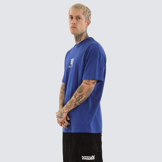 model wears La XL Tee Blue T-Shirts Blue - image 5