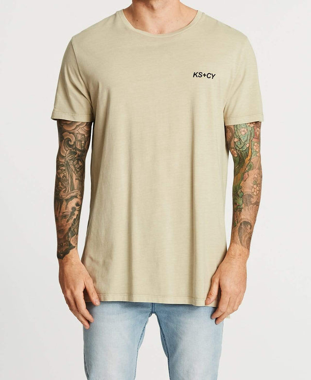 Kiss Chacey Perspective Step Hem T-Shirt Pigment Sand