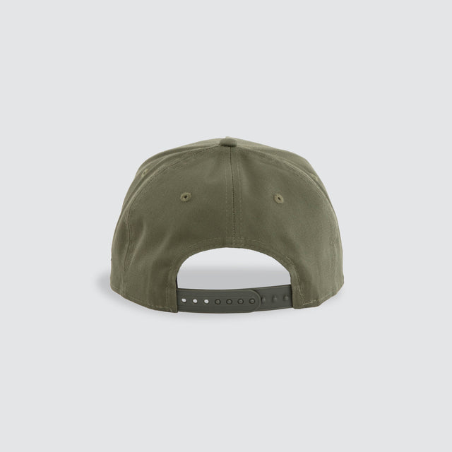 model wears NY Yankees 9FORTY A-Frame Olive Caps Green - image 3