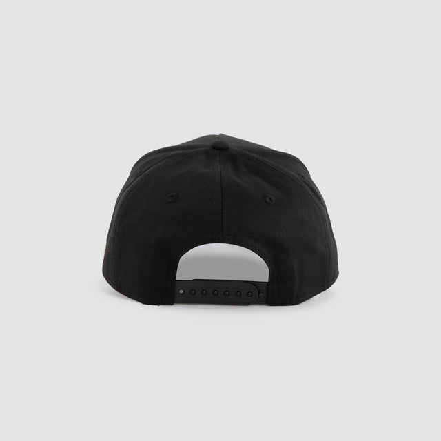 model wears LV Raiders 9FORTY A-Frame Official Caps Black - image 3