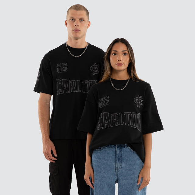 Model wears Carlton Blues AFL Perform Loopback Tee Jet Black T-Shirts Black – image 1