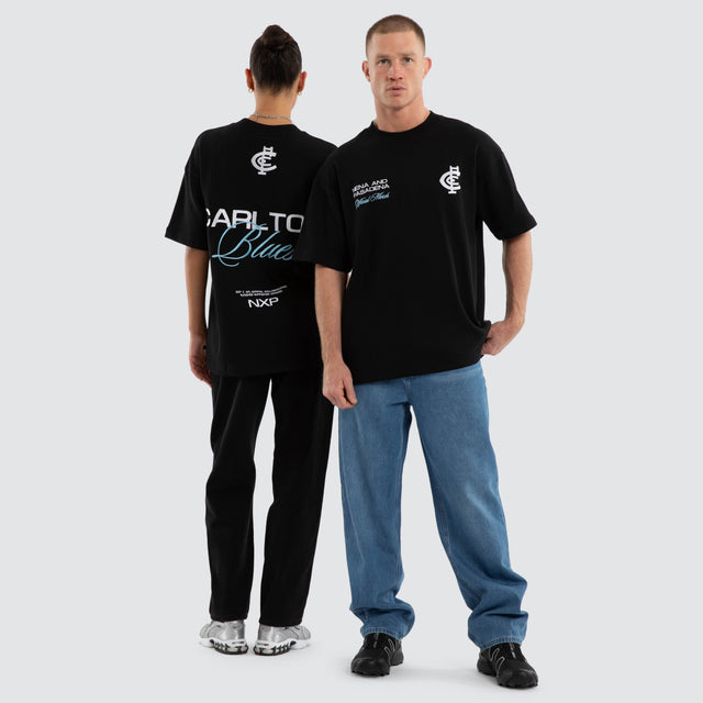 Model wears Carlton Blues AFL Advance Raptor Tee Jet Black T-Shirts Black – image 3