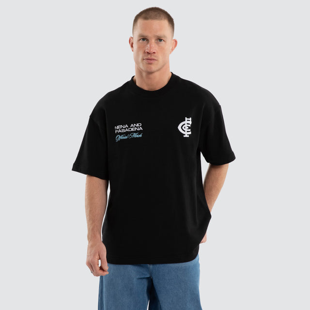 Model wears Carlton Blues AFL Advance Raptor Tee Jet Black T-Shirts Black – image 7