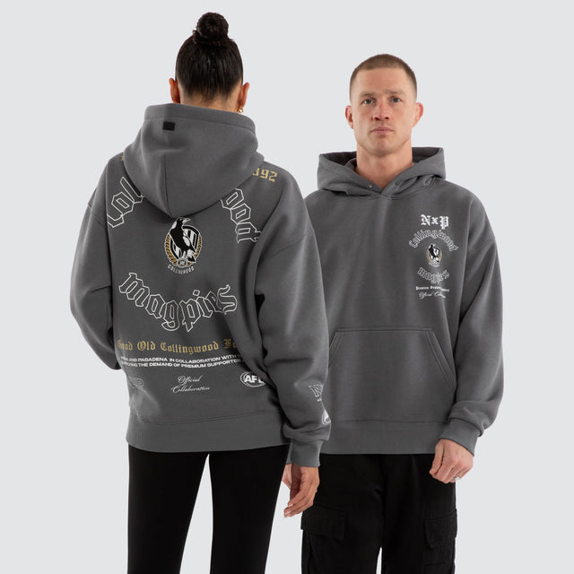 Model wears Collingwood Magpies AFL Tag Box Fit Hoodie Charcoal Hoodies Grey – image 1