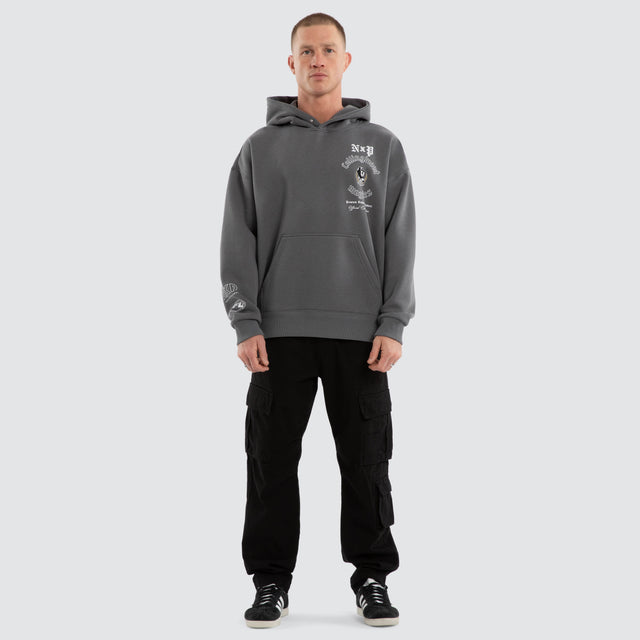 Model wears Collingwood Magpies AFL Tag Box Fit Hoodie Charcoal Hoodies Grey – image 3