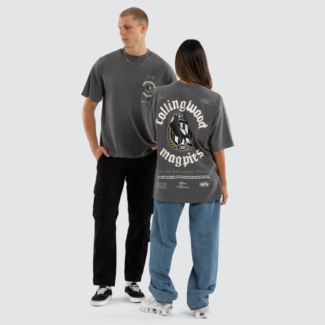 Model wears Collingwood Magpies AFL Off-Season Tee Pigment Charcoal T-Shirts Grey – image 1