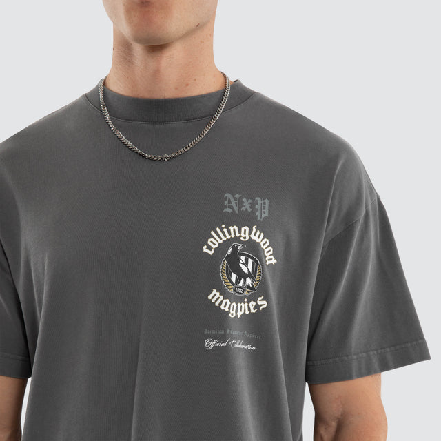 Model wears Collingwood Magpies AFL Off-Season Tee Pigment Charcoal T-Shirts Grey – image 5