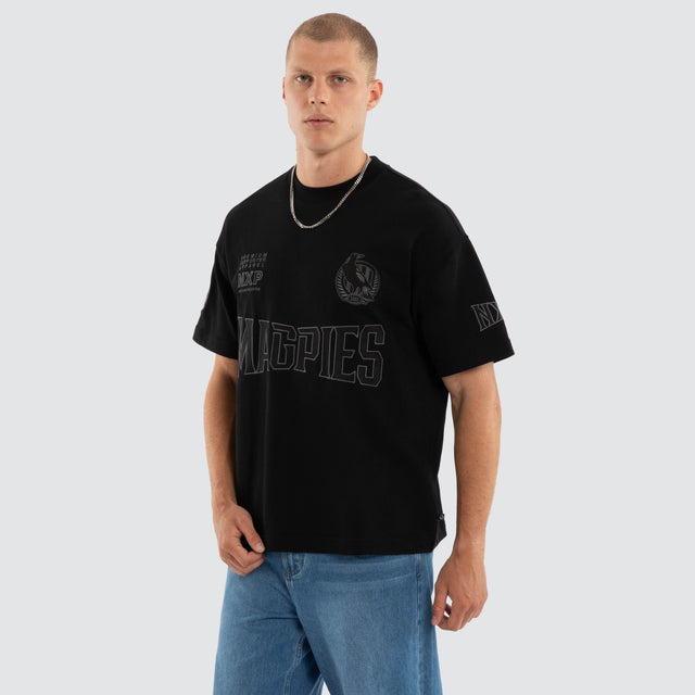 Model wears Collingwood Magpies AFL Perform Loopback Tee Jet Black T-Shirts Black – image 2