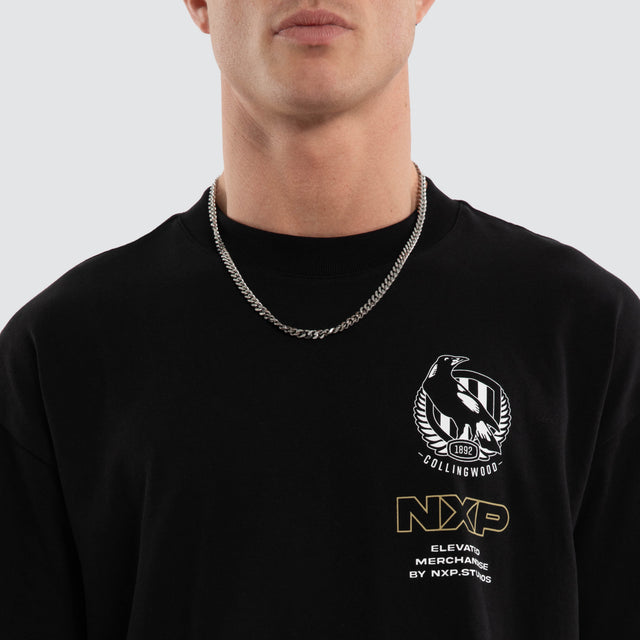 Model wears Collingwood Magpies AFL Sticker Raptor Tee Jet Black T-Shirts Black – image 6