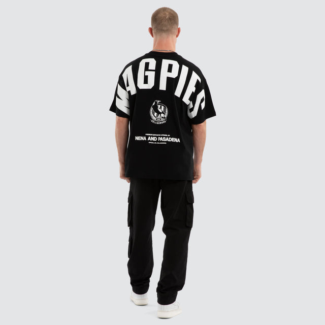 Model wears Collingwood Magpies AFL Archive Raptor Tee Jet Black T-Shirts Black – image 6