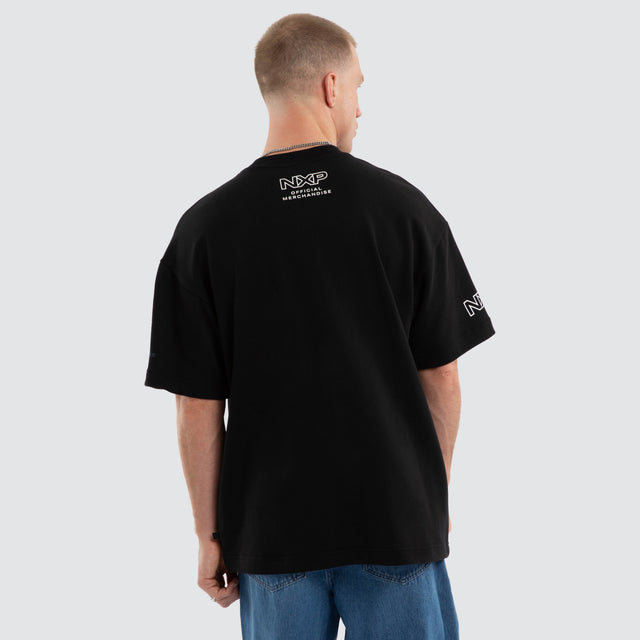 Model wears Geelong Cats AFL Gold Raptor Tee Jet Black T-Shirts Black – image 7