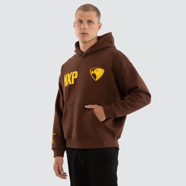 Model wears Hawthorn Hawks AFL Top Tier Hoodie Brown Hoodies Brown – image 4