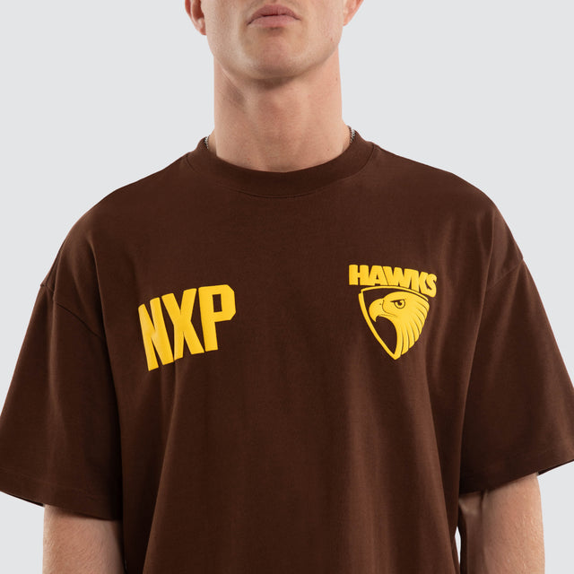 Model wears Hawthorn Hawks AFL Archive Raptor Tee Brown T-Shirts Brown – image 5