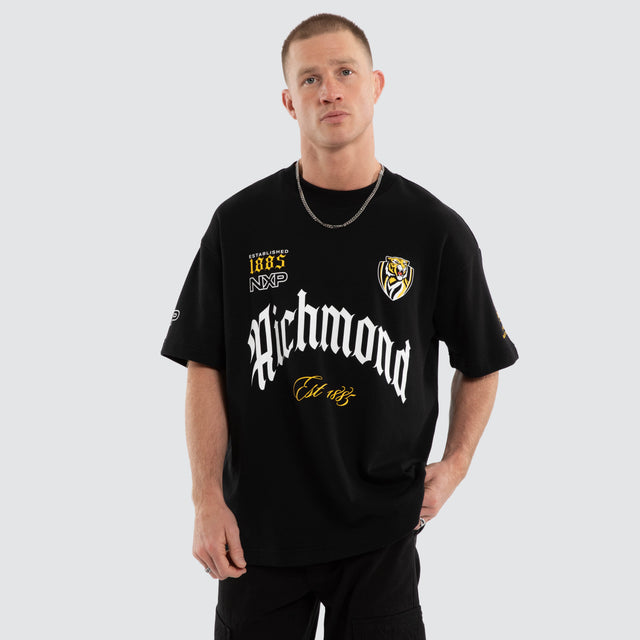 Model wears Richmond Tigers AFL Gold Raptor Tee Jet Black T-Shirts Black – image 6