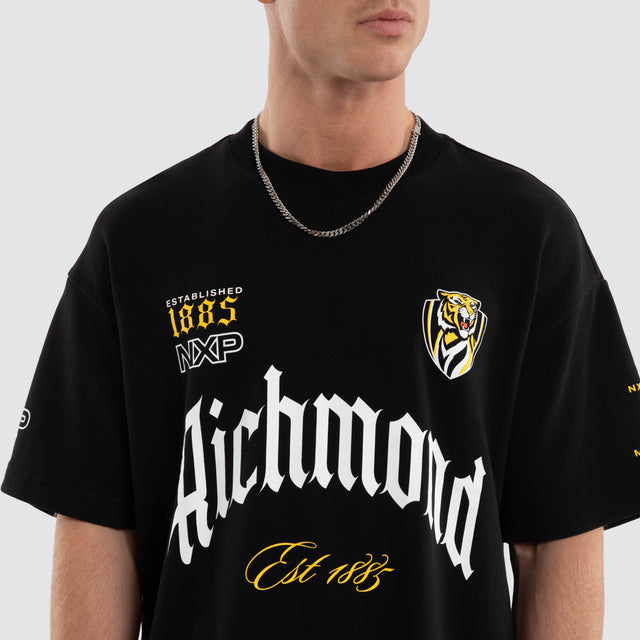 Model wears Richmond Tigers AFL Gold Raptor Tee Jet Black T-Shirts Black – image 7
