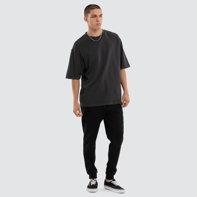 Model wears Novas Trackpant Jet Black Trackpants Black – image 4
