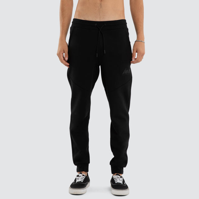 Model wears Novas Trackpant Jet Black Trackpants Black – image 3