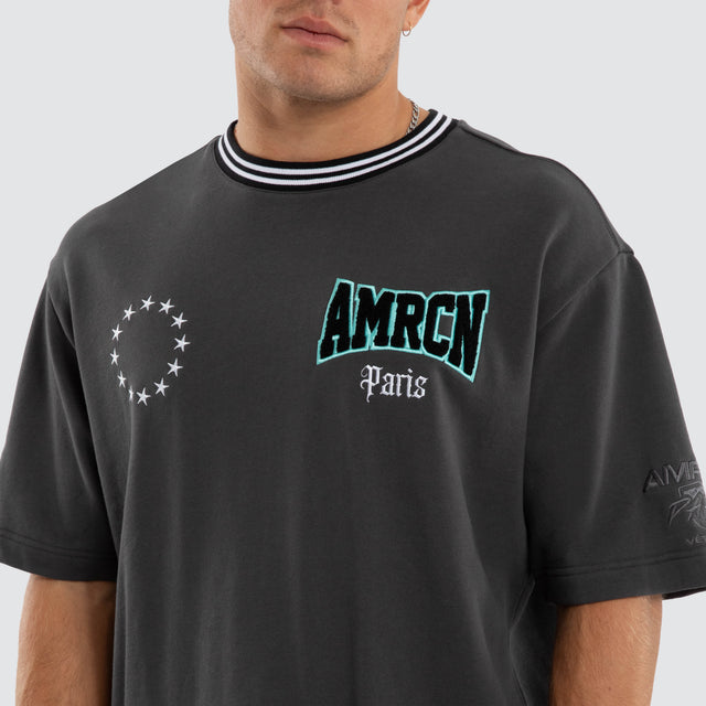 Model wears Patriot Loopback Oversized Tee Asphalt T-Shirts Grey – image 4
