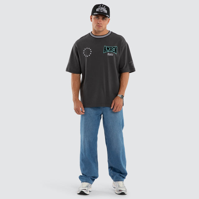 Model wears Patriot Loopback Oversized Tee Asphalt T-Shirts Grey – image 2