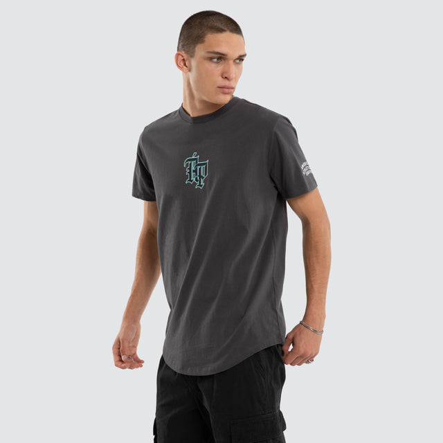 Model wears Flair Dual Curved Tee Asphalt T-Shirts Grey – image 3