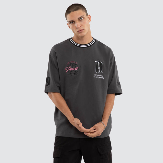 Model wears Evolution Loopbk Oversized Tee Asphalt T-Shirts Grey – image 1