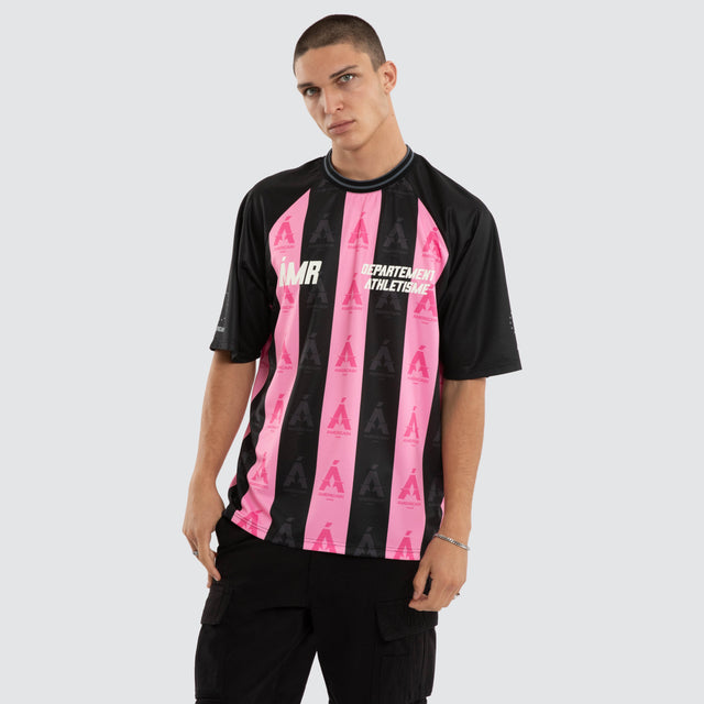 Model wears Bounce Raglan Mesh Tee Black/Pink T-Shirts Black – image 1