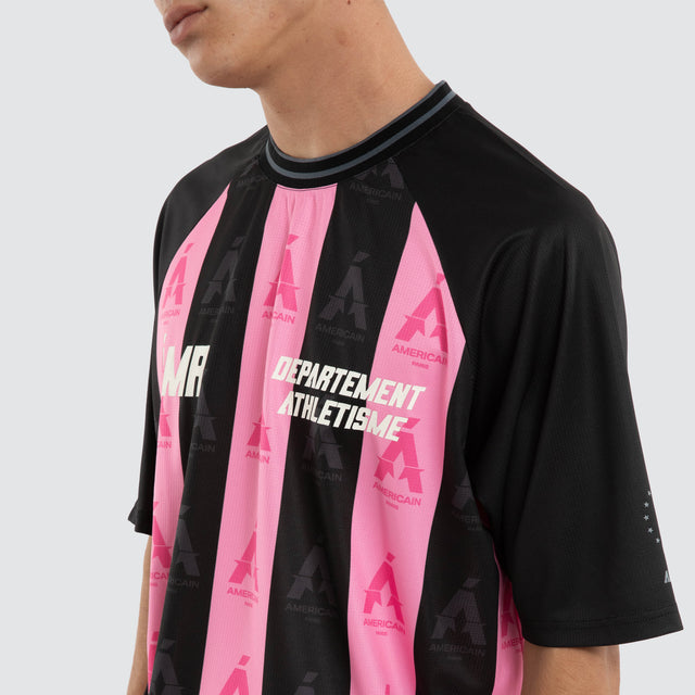 Model wears Bounce Raglan Mesh Tee Black/Pink T-Shirts Black – image 4