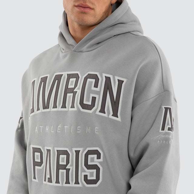 Model wears Arena Athlectic Hoodie Ultimate Grey Hoodies Grey – image 4