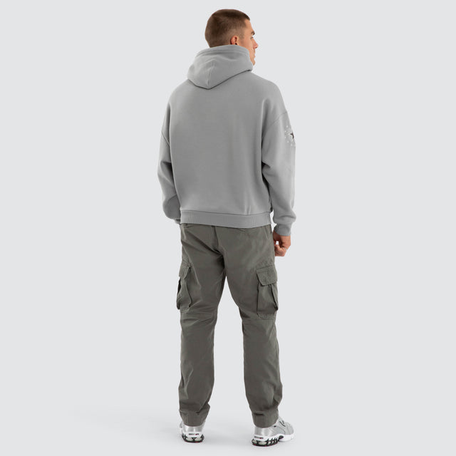 Model wears Arena Athlectic Hoodie Ultimate Grey Hoodies Grey – image 2