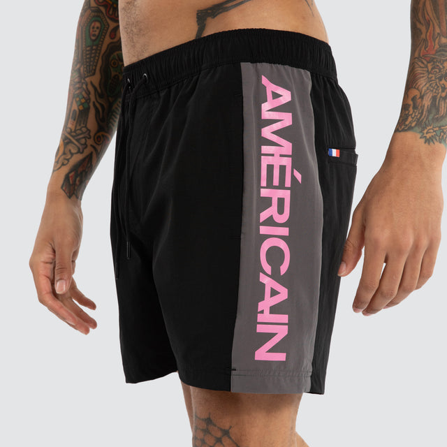 Model wears Grima Beach Short Jet Black/Pink Shorts Black – image 4