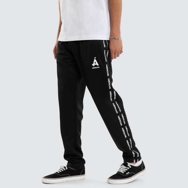 Model wears Forme Sport Pant Jet Black Pants Black – image 1