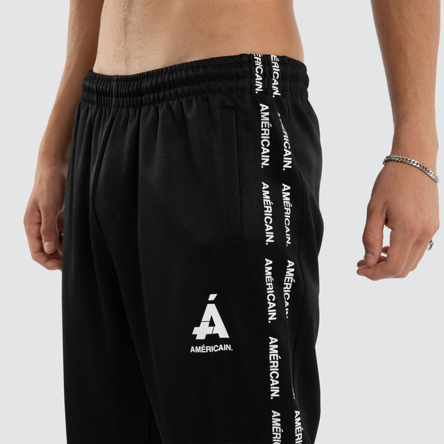 Model wears Forme Sport Pant Jet Black Pants Black – image 5