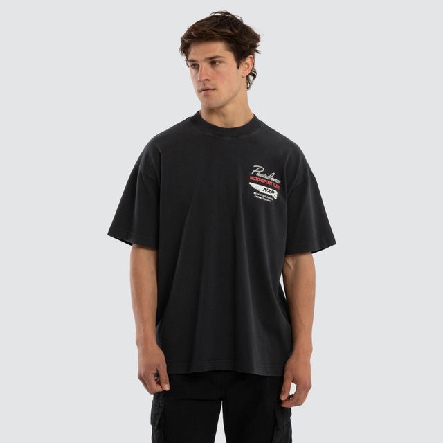 Model wears Downforce Raptor Tee Pigment Anthracite Black T-Shirts Black – image 3