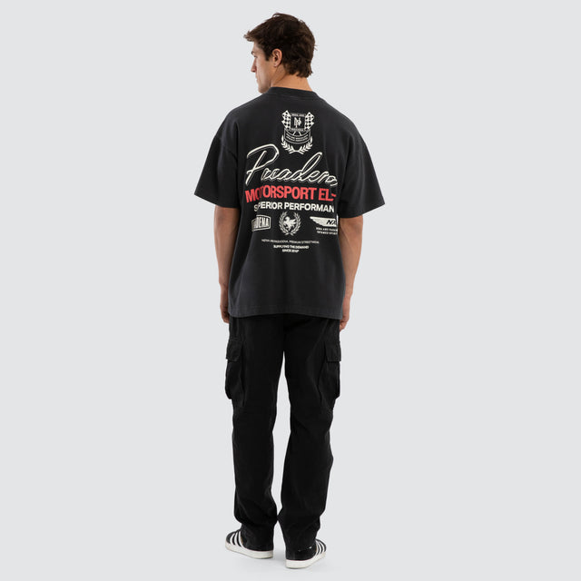 Model wears Downforce Raptor Tee Pigment Anthracite Black T-Shirts Black – image 5