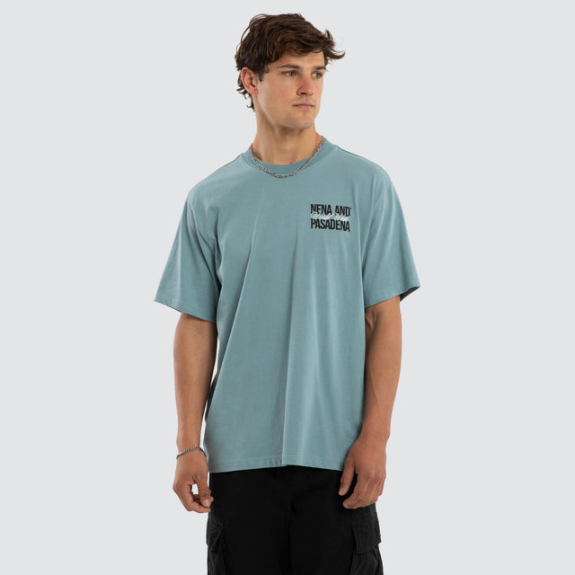 Model wears Pump Classic Tee Cameo T-Shirts Blue – image 3
