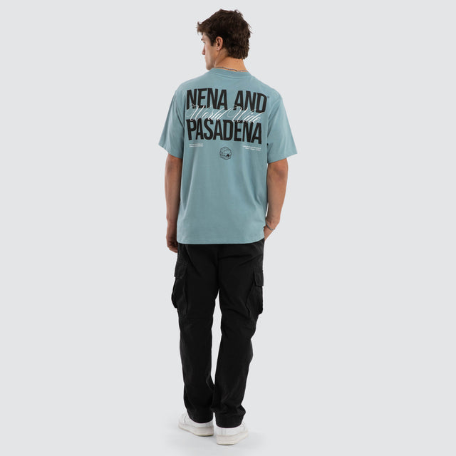Model wears Pump Classic Tee Cameo T-Shirts Blue – image 5