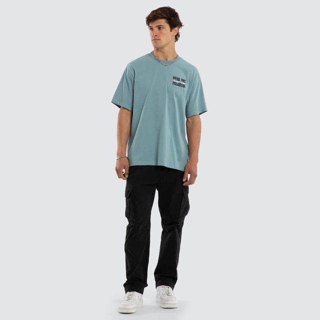 Model wears Pump Classic Tee Cameo T-Shirts Blue – image 2