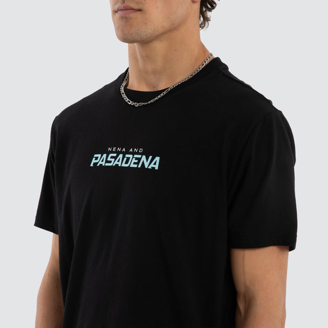 Model wears System Dual Curved Tee Jet Black T-Shirts Black – image 4