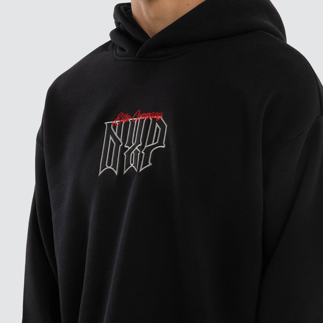 Model wears Motion Relax Dual Curve Hoodie Anthracite Black Hoodies Black – image 4