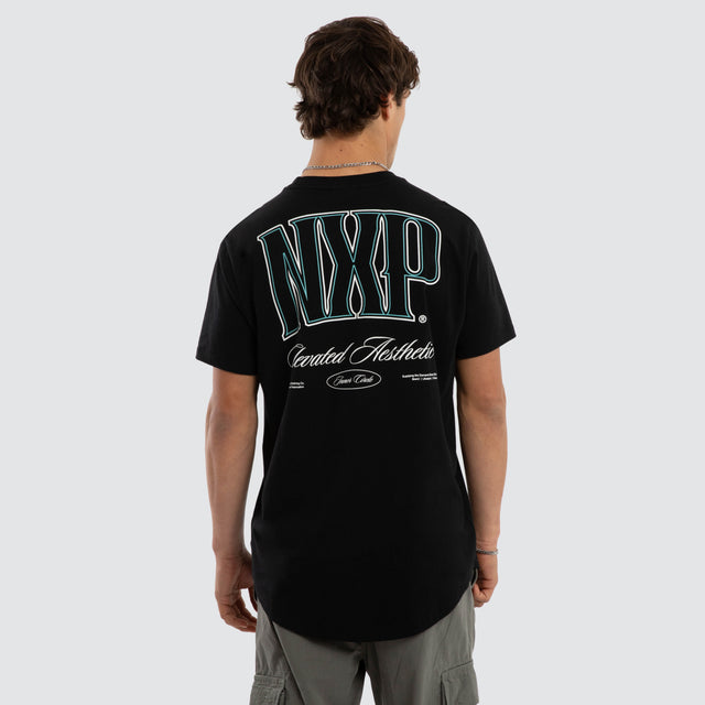 Model wears Circuit Dual Curved Tee Jet Black T-Shirts Black – image 1