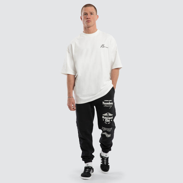Model wears Parade Trackpant Pigment Anthracite Black Trackpants Black – image 4