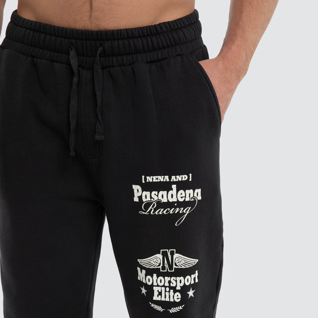 Model wears Parade Trackpant Pigment Anthracite Black Trackpants Black – image 5