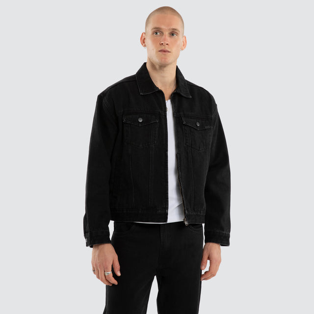 Model wears Expanse Denim Jacket Jet Black Jackets Black – image 1