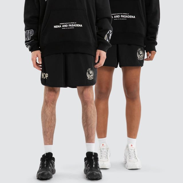 Model wears Ben Davis Collingwood Magpies Sport Short Jet Black Shorts Black – image 8