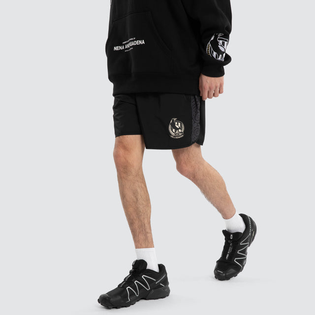 Model wears Ben Davis Collingwood Magpies Sport Short Jet Black Shorts Black – image 2