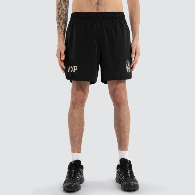 Model wears Ben Davis Collingwood Magpies Sport Short Jet Black Shorts Black – image 4