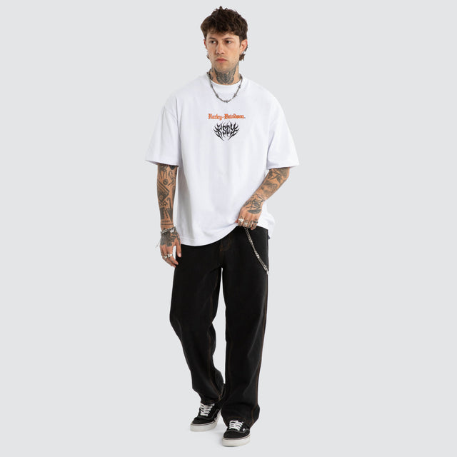 Model wears Burnout Street Tee Pigment Ultimate Grey T-Shirts Grey – image 2