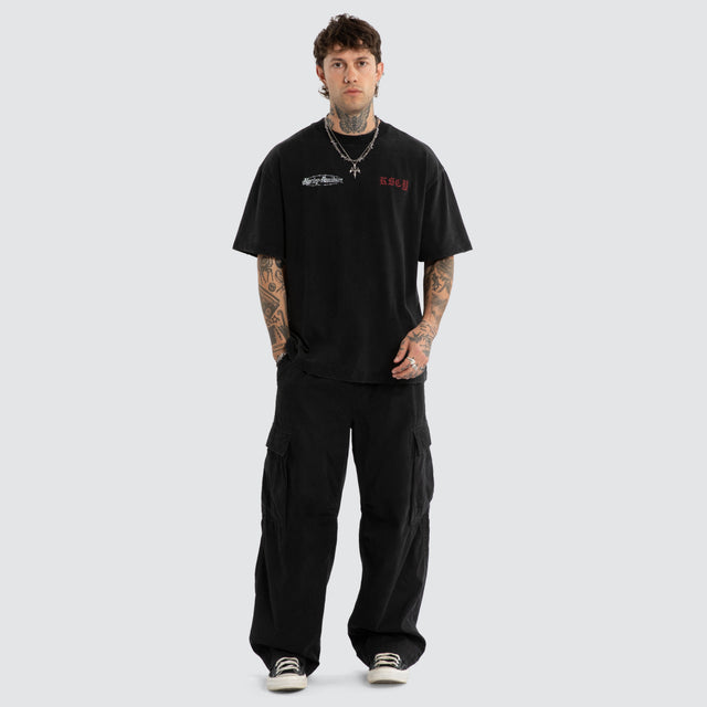 Model wears Instake Street Tee Snow Black T-Shirts Grey – image 2